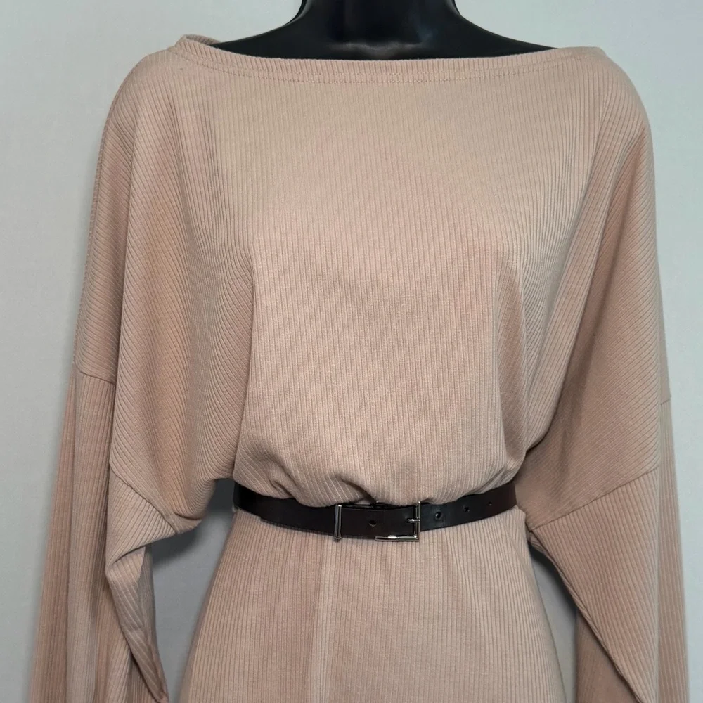 Velvet Torch Los Angeles Small
Ribbed Bodycon Long Sleeve Tan - Picture 3 of 9